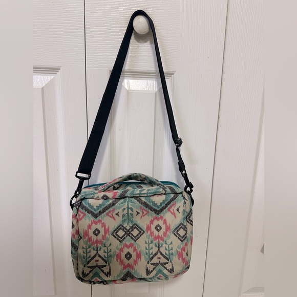 KAVU Insulated Padded Messenger Lunch Box - Picture 8 of 11